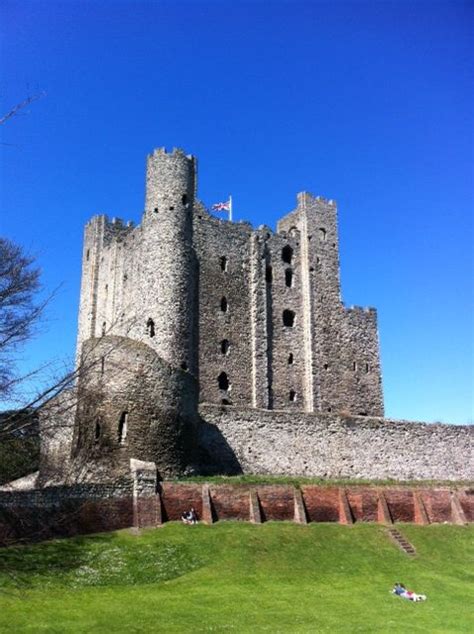 Rochester Castle UK | British castles, Rochester castle, Castle ruins