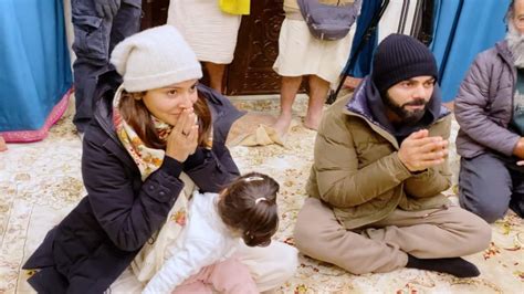 Anushka Sharma and Virat Kohli praying at Vrindavan with daughter ...