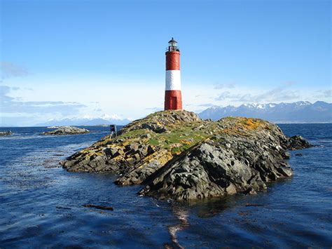 10 Famous Lighthouses From Around the World - WanderWisdom