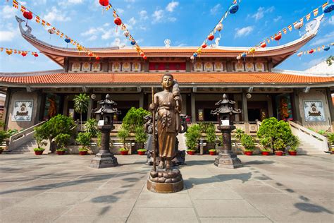 The 7 Best Temples and Pagodas in Ho Chi Minh City, Vietnam