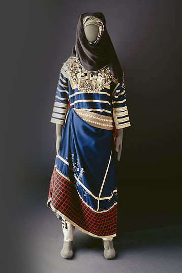 Mansoojat Foundation: Museum of Saudi Arabian Costume online