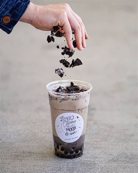 Crushed oreo milk tea with boba pearls. 💛 | Oreo milk, Oreo, Oreo shake