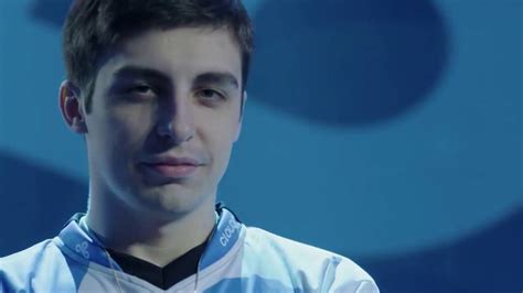 Shroud returns to Twitch after exclusive deal - Creator Handbook