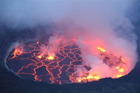 Wondrous Crossings: Mount Erebus in Antarctica, a Frozen Hell | Faena