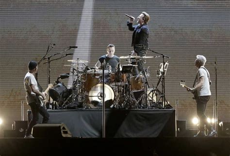 U2 concert fires up Lincoln Financial Field