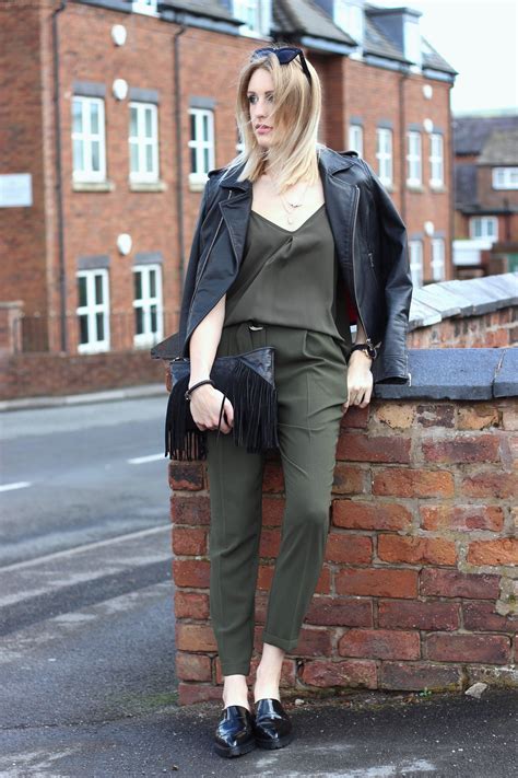 UK Fashion and Lifestyle Blog > Summer Khaki | Fashion, Simple outfits, Khaki green outfit