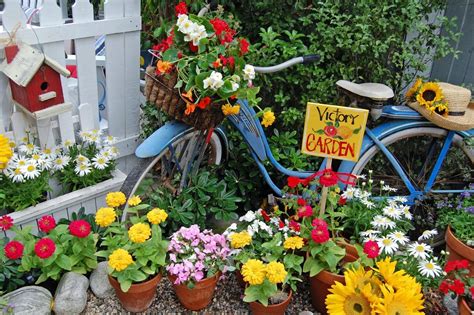 15 Fascinating Ways To Do DIY Bicycle Decor In Your Garden