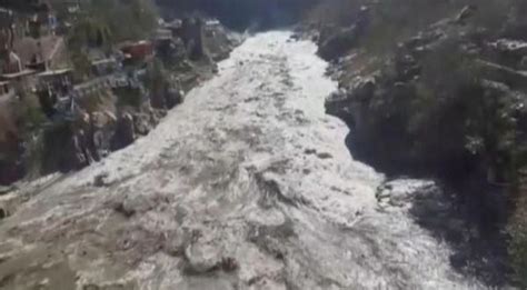 Banjir India akibat Gunung Es Himalaya Pecah, 9 Orang Tewas dan 140 Lainny Hilang