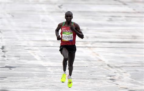 DyeStat.com - News - Eliud Kipchoge Fully Behind Nike's Breaking2 Project