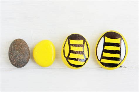 Lost Button Studio: Painted Bee Rocks