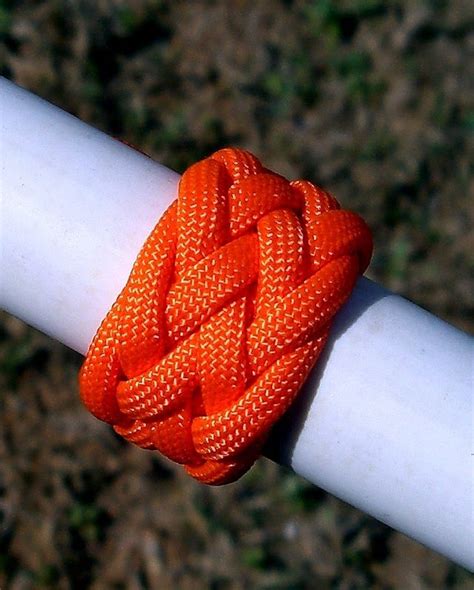 How to Tie a Paracord Gaucho Knot - All | Paracord, Knots, Paracord knots