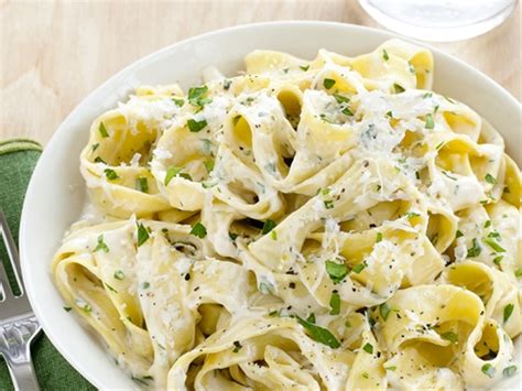 Olive Garden Fettuccine Alfredo recipe | Chefthisup