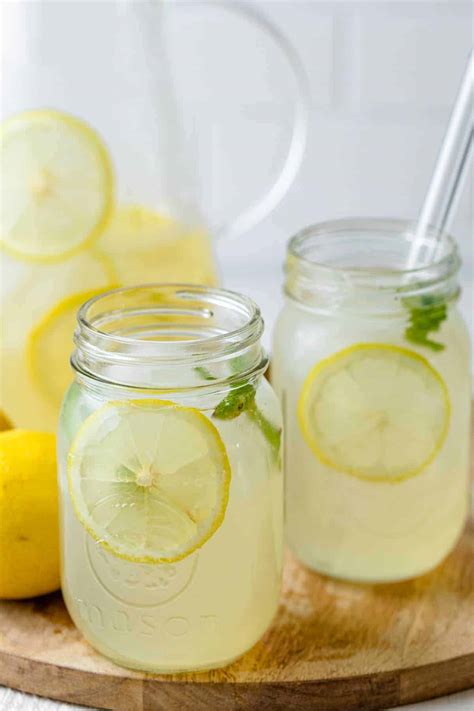 Homemade Lemonade {3 Ingredients} | FeelGoodFoodie