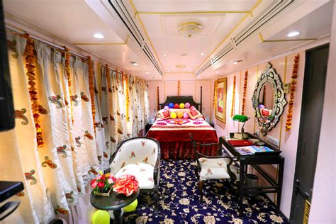 Super Deluxe Cabin Decorated - Palace On Wheels