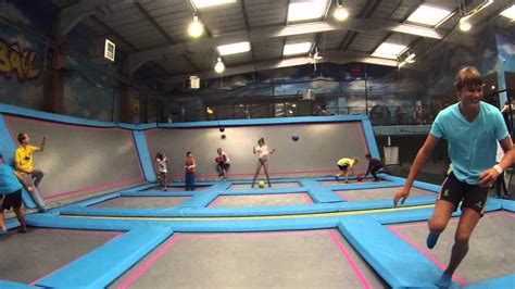 Insane Indoor Trampoline Park - Epic trampoline tricks - Air Hop UK ...