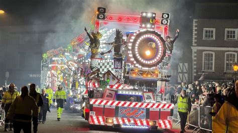 Bridgwater carnival procession lights up town - BBC News