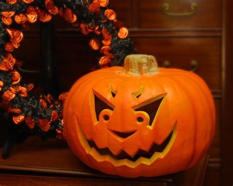 10+ Cool Pumpkin Face Ideas - DECOOMO