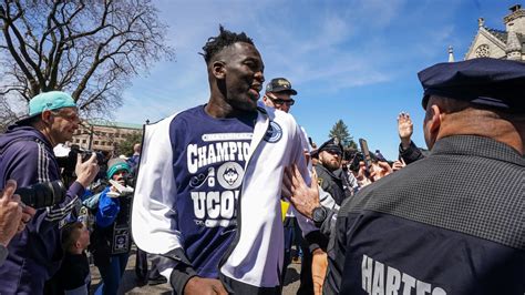 Chicago Bulls sign former NCAA Final Four MVP Friday | Yardbarker