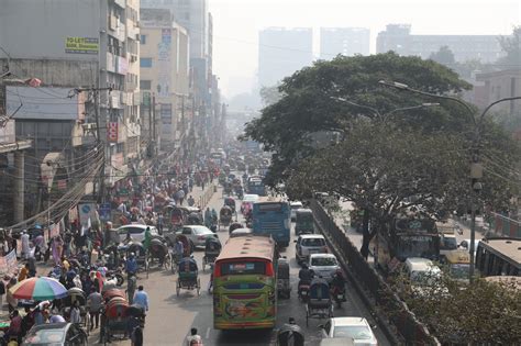 Runaway Air Pollution Casts a Pall Over Dhaka's Boom - Bloomberg