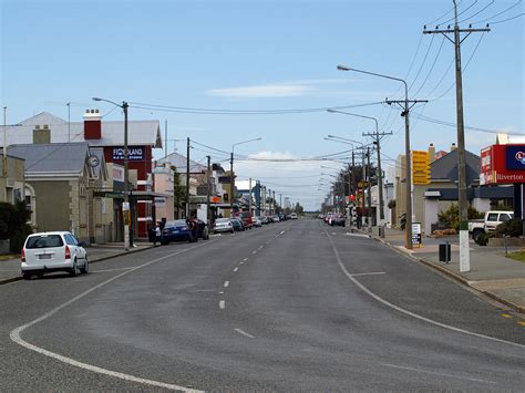 File:Riverton, New Zealand (main road).jpg - Wikimedia Commons