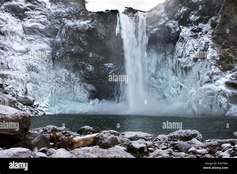 Snoqualmie Falls amidst snow and ice in winter, Snoqualmie Stock Photo: 65070311 - Alamy