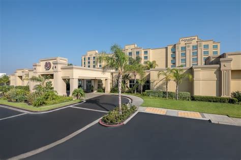 DoubleTree Outdoor Pool Hotels in Chatsworth, CA - Find Hotels - Hilton