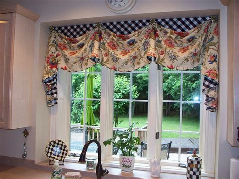 Love this valance with the contrasting black and white checks! From The ...