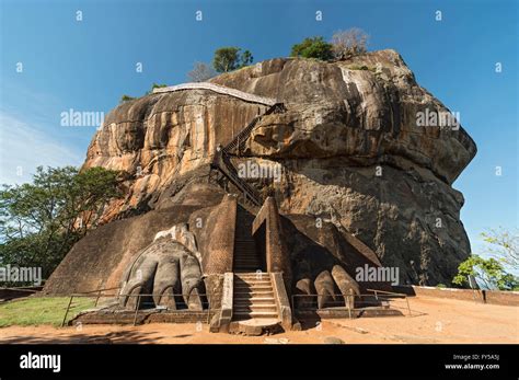 Sigiriya Lion Gate Rendering