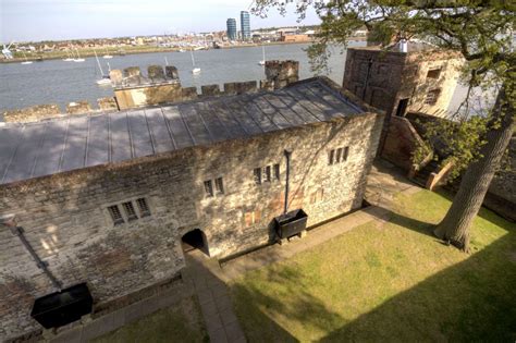 Upnor Castle (Upnor) - Visitor Information & Reviews