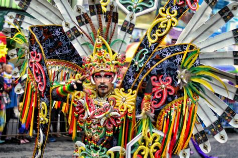 Nonton Jember Fashion Carnaval 2018 dari Jalan