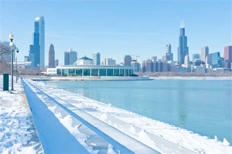 18 Must Do Winter Activities in Chicago with Kids