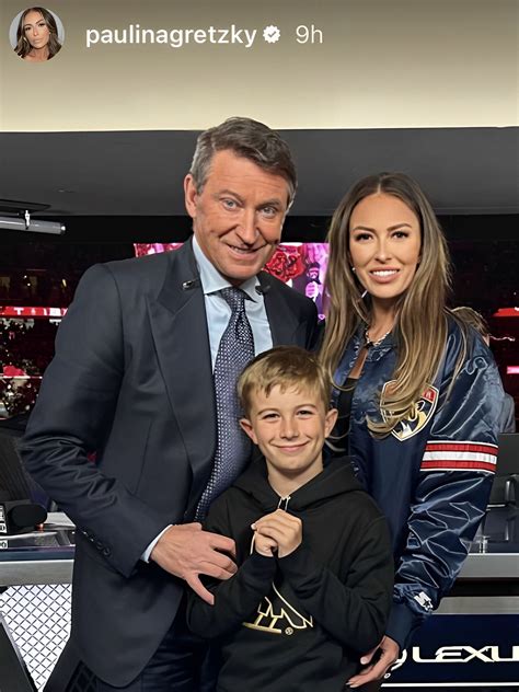 Paulina Gretzky posts adorable photo with dad Wayne Gretzky & her son in the TNT studio