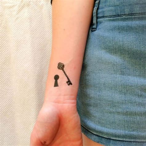 77 Fantastic Wrist Key Tattoos Design