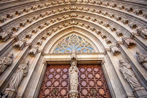 Barcelona: Gothic Quarter Walking Tour | GetYourGuide