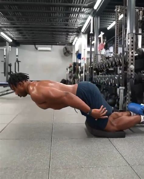 This workout from NFL star Myles Garrett AMAZES ME 🤯 (via myleslgarrett ...