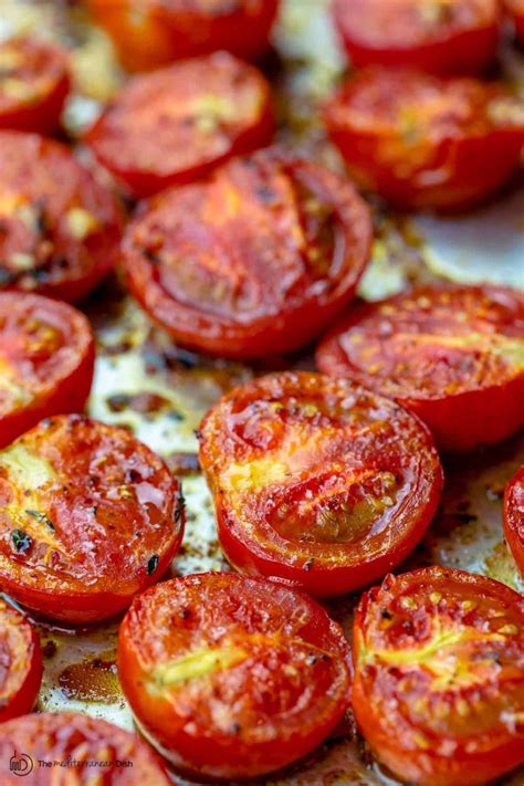 You don't need all day to make the BEST oven roasted tomatoes! This ...