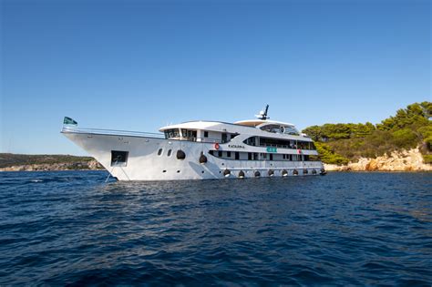 Yacht Charter - motor yacht 2019 Split :: Yacht Charter Croatia