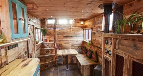 Bildergebnis für wohnmobil innen | Rustic tiny house, Tiny house towns, Rustic house