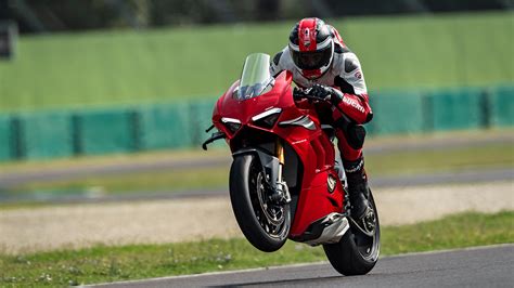 NEW PANIGALE V4 - Ducati Malaysia