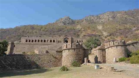 भानगढ़ का किला : कहानी, इतिहास, रहस्य | Bhangarh Fort Story, History ...