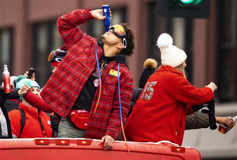 Video Of Patrick Mahomes At Chiefs Super Bowl Parade Going Viral - The Spun