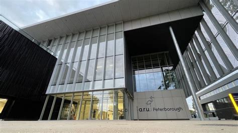 Peterborough university opens doors to first students - BBC News