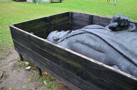 Video: Two-Thirds Of Russians Want Lenin Finally Buried - Tsarizm