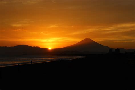 Sunset from Sagami Bay, Tsujido, Kanagawa Pref. -- Taken by AHMAD SYAHRONI | The Japan Times ...