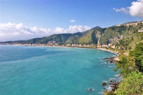 Giardini Naxos: spiagge, cosa vedere e hotel consigliati - Sicilia.info