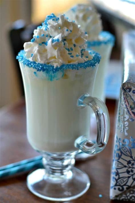 White Hot Chocolate (The Perfect Sweet Treat for Those Chilly Days)