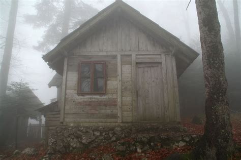 7 scary movies that take place in a cabin - Cottage Life