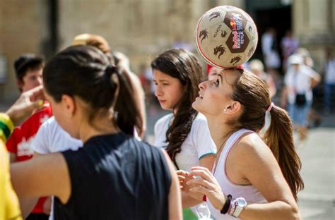 Woman Football Freestyler - Streets United