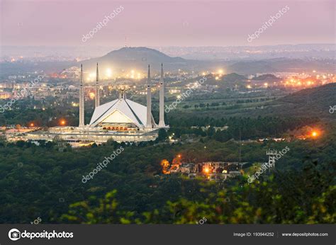 Faisal Mosque Dominates Landscape Islamabad – Stock Editorial Photo ...