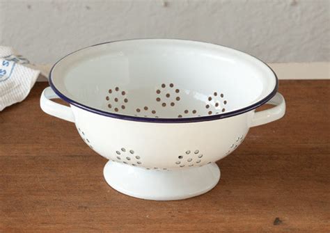 Falcon Enamel Colander - White — Vintage and Nostalgia Co.